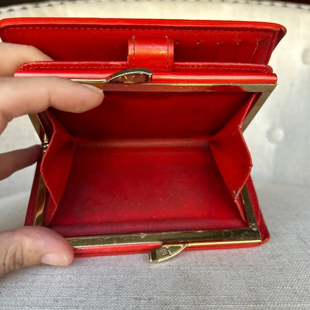 Louis Vuitton LV Red Vernis Kisslock Compact Wallet - Picture 5 of 7